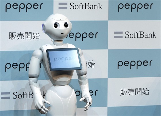 Robot Pepper dokáe s lidmi konverzovat, samostatn se pohybovat, vnímat lidské...