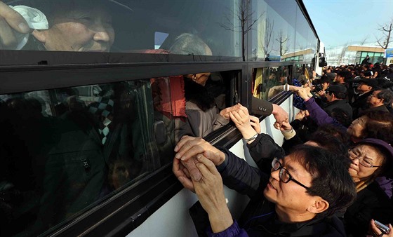 Rozdlené rodiny ze Severní a Jiní Koreje se naposledy mohly setkat 25. února...