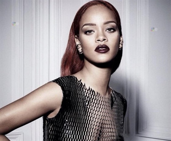 Rihanna nikdy nemla problém odhalovat své tlo a toho znaka Dior vyuila v...