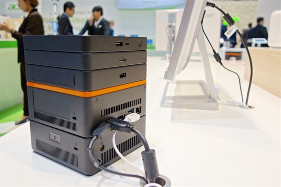 Modulární poíta Acer Revo Build vypadá, jako by vypadl z oka novému patentu Mirosoftu