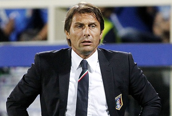 Antonio Conte bude novým trenérem Chelsea.