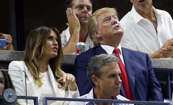 Donald Trump má ke sportu blízko. Loni v hlediti sledoval souboj sester Williamsových na US Open.