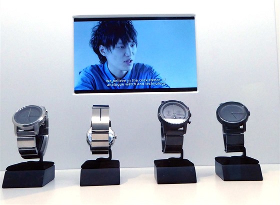 Chytrý emínek Wena Wrist spojuje bné hodinky a moderní technologie.