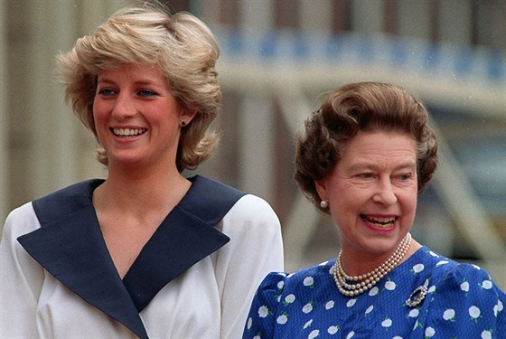 Princezna Diana a královna Albta II. (Londýn, 4. srpna 1987)