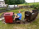MIloš Špecinger provozuje v Poličce zahradní železnici.