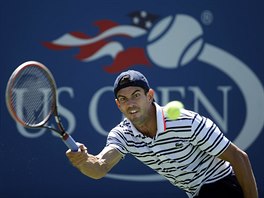 panlsk tenista Guillermo Garca Lpez hraje ve 3. kole US Open proti...