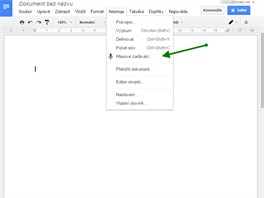 Hlasové zadávání je dostupné v nabídce Nástroje.