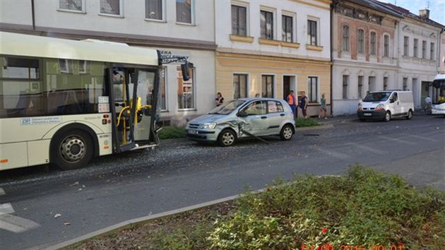 Nehoda se stala v ter dopoledne v Kadask ulici v Chomutov.