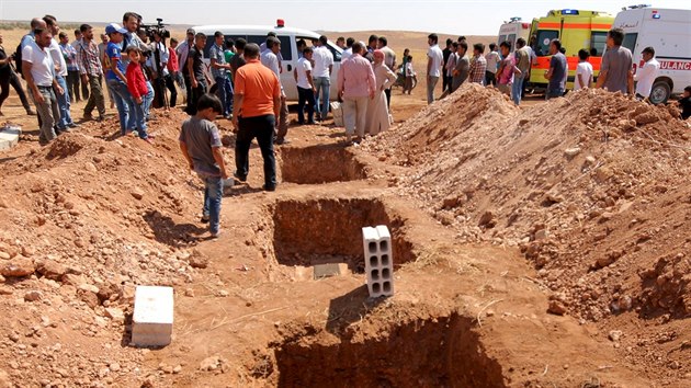 Abdallh Kurd se spolu s pbuznmi naposledy lou se svmi syny Ajlanem, Galipem a jejich matkou Rehanou Kurdovou (4. z 2015).