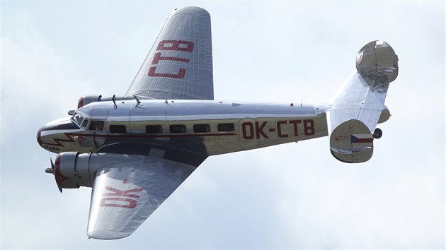 Lockheed Electra 10A pistv na strakonickm letiti.