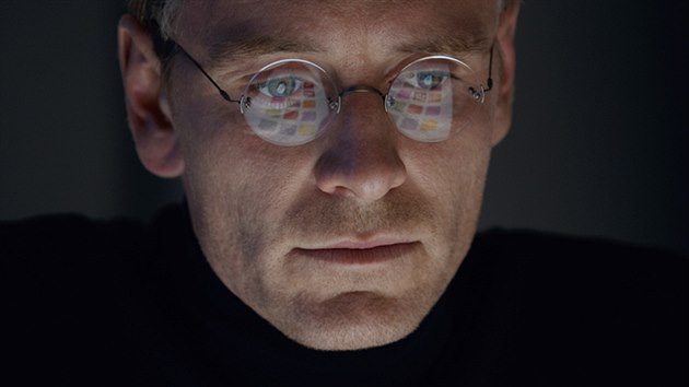 Herec Michael Fassbender jako Steve Jobs ve stejnojmennm snmku (2015)