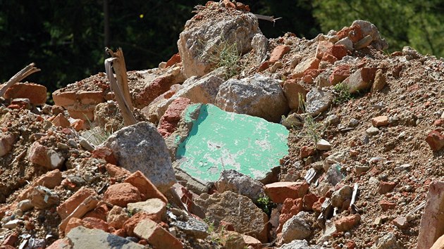 ern skldka stavebn suti u Rdla na Jablonecku.