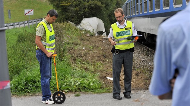 Srka rychlku a nkladnho vozu na elezninm pejezdu v Lukch nad Jihlavou.