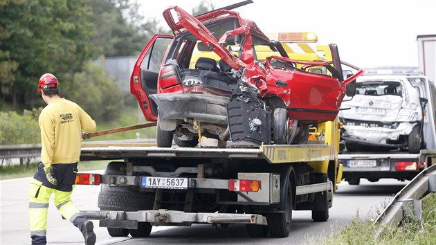 Odstraovn nsledk nehody, kter na vce ne dv hodiny uzavela dlnici D1 u Jihlavy.