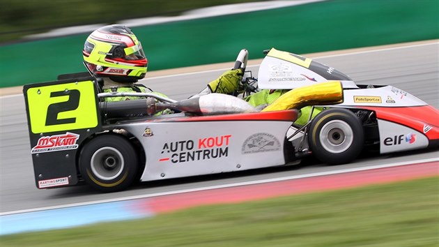 Momentka ze zvod voz Superkart na Masarykov okruhu v Brn.