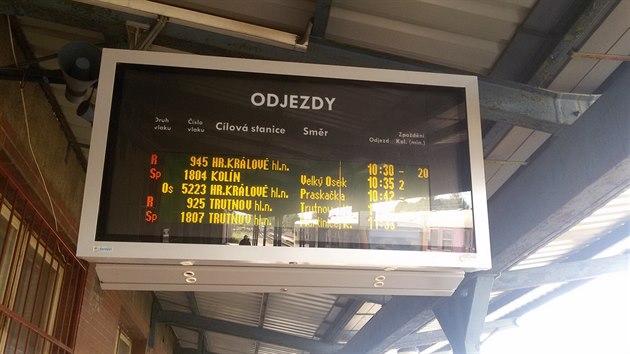 První zpodní. Vlak z Chlumce nad Cidlinou do Hradce Králové má minimáln 20...