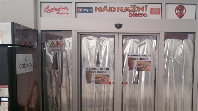 Na nádraí v Táboe se moc ne najíte. Nádraku toti eká promna na kebab.