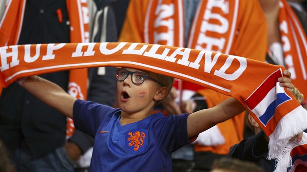 Mal fanouek nizozemskho fotbalu bhem utkn s Islandem