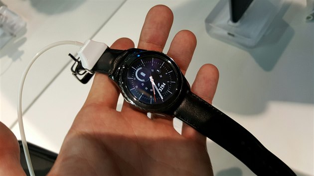 Vok Ludk: Chytr hodinky Samsung Gear S2