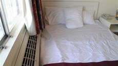 Alena Svobodová si napíklad stuje na hlunou klimatizaci nalepenou na postel.