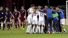 etí fotbalisté se radují z vítzství v Lotysku a postupu na EURO 2016 do...