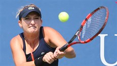 Timea Bacsinszká elí v prvním kole US Open úderm Barbory Strýcové.