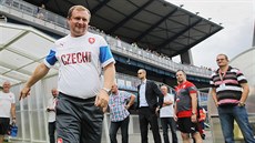 Pavel Vrba na tréninku eské fotbalové reprezentace