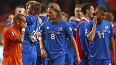 Islandtí fotbalisté jsou spokojení, nizozemský reprezentant Wesley Sneijder (v...