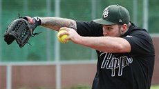 Tyson Duncan v dresu softballových Hrochů Havlíčkův Brod Tyson Duncan v dresu softballových Hrochů Havlíčkův Brod