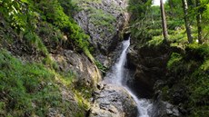 Nejvyí, desetimetrový stupe Nálepkových vodopád v Zejmarské roklin