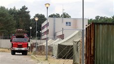 V areálu v Poštorné, kde má být pobočka břeclavské věznice, postavili hasiči za... V areálu v Poštorné, kde má být pobočka břeclavské věznice, postavili hasiči za...