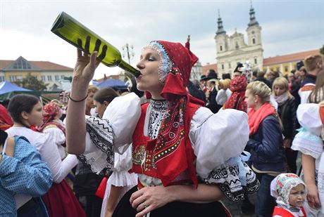 Návtvníci slavností mohou kroje vidt v celé jejich kráse a pestrosti. Jsou...