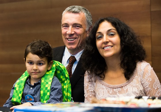 Ashya King se svými rodii (15. záí 2015)