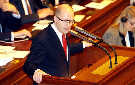Premiér Bohuslav Sobotka pi projevu ve Snmovn.