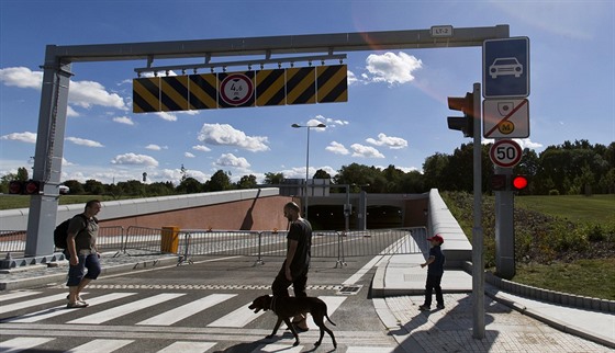 Vjezd do tunelu Blanka pár desítek minut ped slavnostním otevením 19.9. 2015