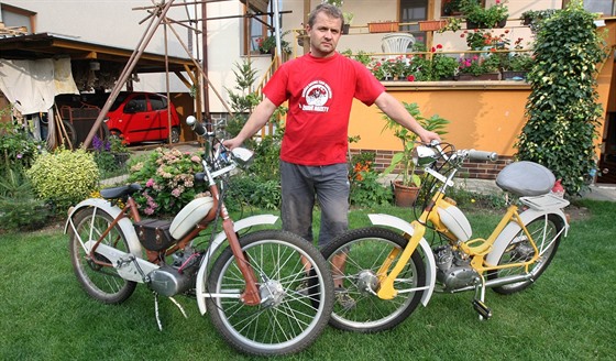Martin Kudrna z Radslavic patí k nadencm moped, domá má tyi motocykly...