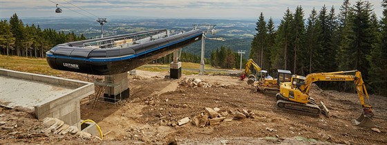 Stavba nové lanovky Hofmanky express v Krkonoích.