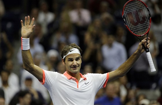 JSEM VE FINÁLE! Roger Federer se raduje po postupu do finále US Open.