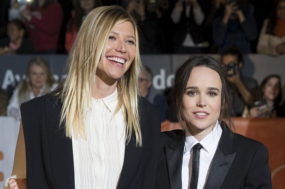 Samantha Thomasová a Ellen Page (Toronto, 12. záí 2015)