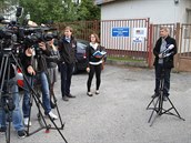 Vicepremir Andrej Babi v sobotu navtvil stedisko pro uprchlky Jezov v...