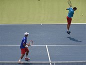 esk pr Radek tpnek (vlevo), Adam Pavlsek v bari Davis Cupu v Dill.