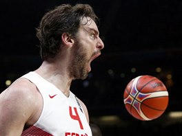 ÍLENÁ RADOST. Hvzda panlských basketbalist Pau Gasol.