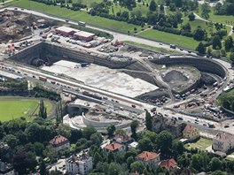 Stavba tunelového komplexu Blanka: Stavenit na Letné v roce 2010