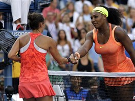 GRATULACE. Serena Williamsov blahopeje Robert Vinciov k vtzstv v...