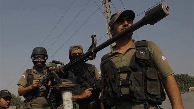 Pkistnsk Taliban zatoil na vojenskou zkladnu u msta Pvar (18. z 2015)