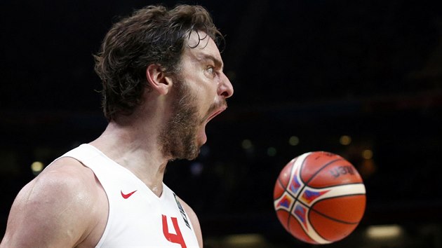 ÍLENÁ RADOST. Hvzda panlských basketbalist Pau Gasol.