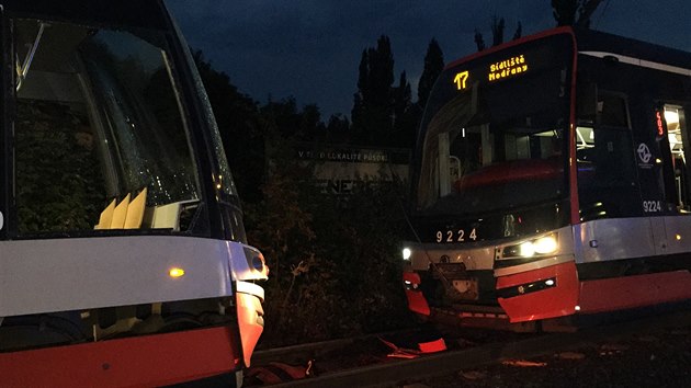 Pi nehod dvou tramvaj v praskm Branku se zranilo osm lid (10.9.2015)