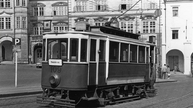 Vz slo 109+526. Motorov vz . 109 v zvru sv sluby jako brousic vz. Malostransk nmst, 15.9.1960.