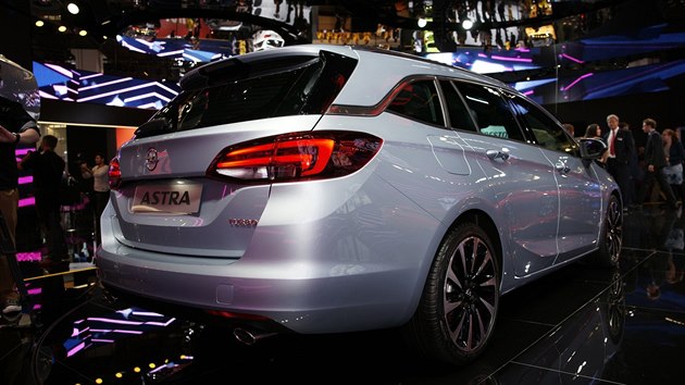 Nov Opel Astra Sports Tourer na autosalonu ve Frankfurtu