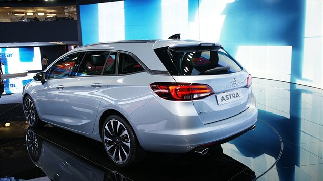 Nov Opel Astra Sports Tourer na autosalonu ve Frankfurtu